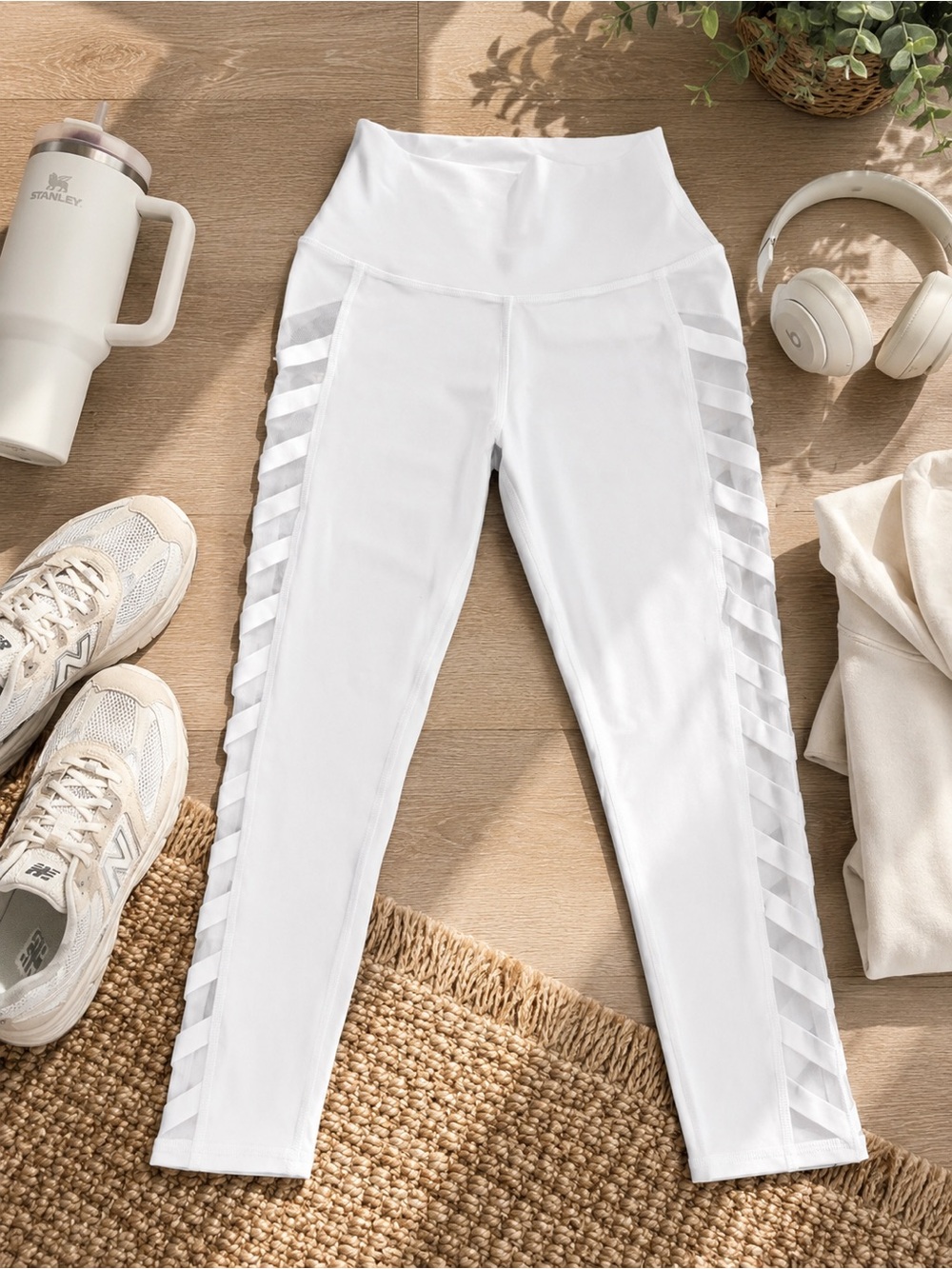 Alo High-Waist White Mesh-Trim Capri Leggings